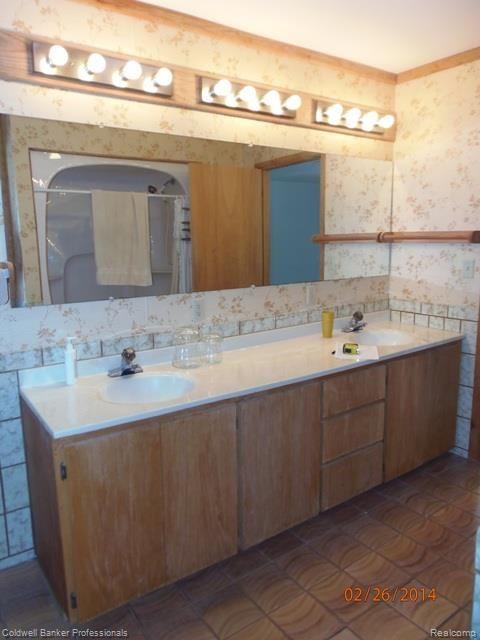 1755 East Newark Road Lapeer, MI 48446 - Photo 21 of 26 1755 Newark Master bath.jpg