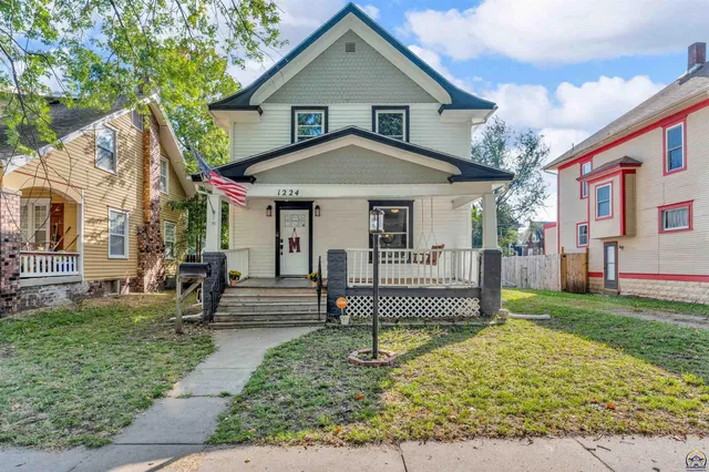 $159,900 | 1224 Southwest Garfield Avenue, Topeka, KS 66604