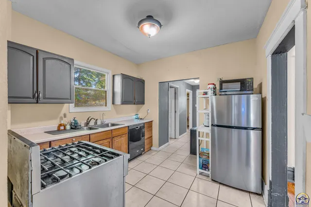 $159,900 | 1224 Southwest Garfield Avenue, Topeka, KS 66604