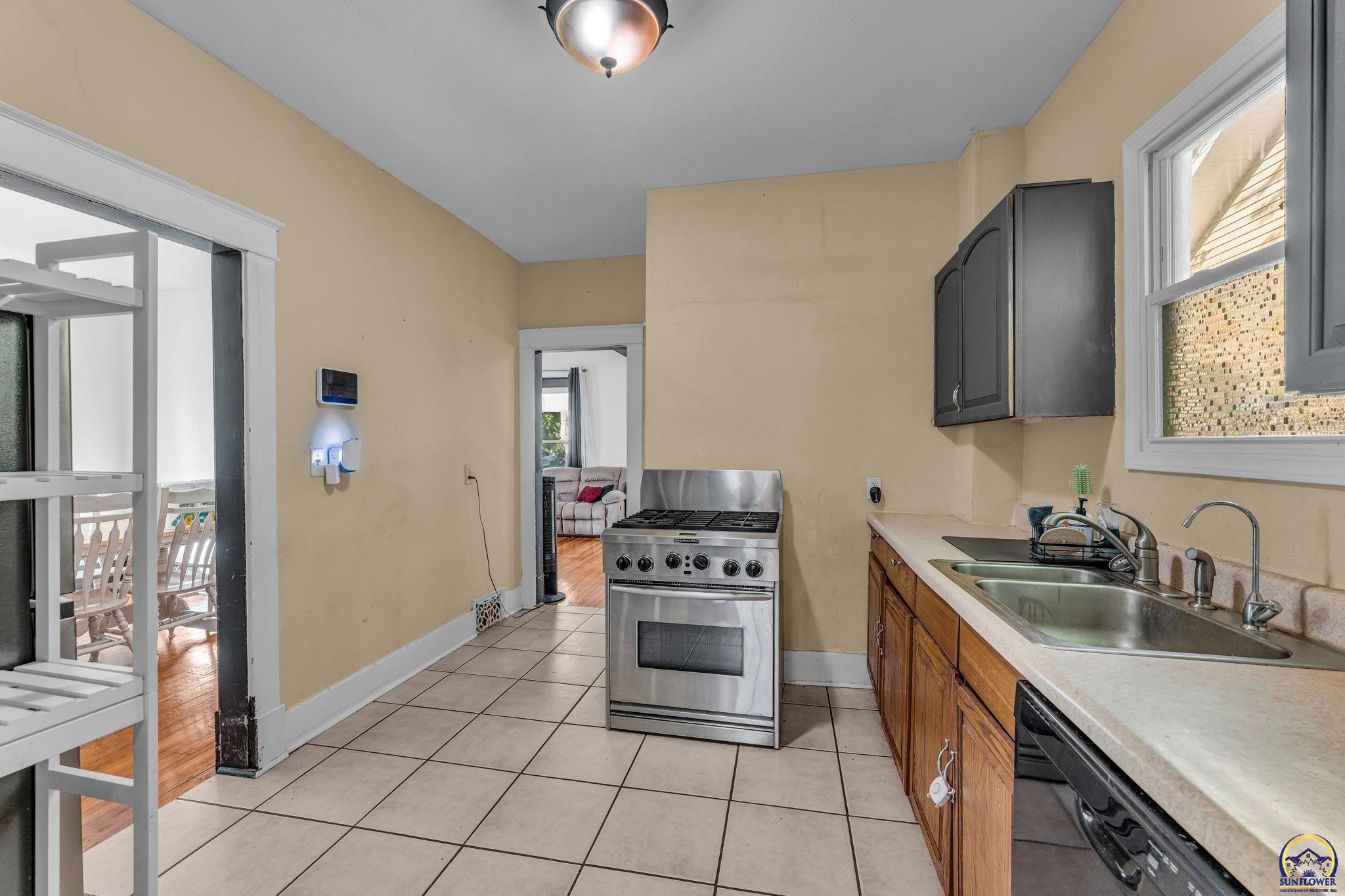 1224 Southwest Garfield Avenue Topeka, KS 66604 - Photo 14 of 30