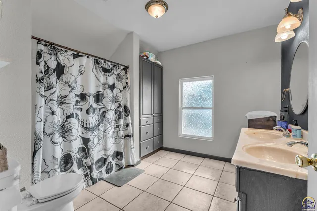 $159,900 | 1224 Southwest Garfield Avenue, Topeka, KS 66604