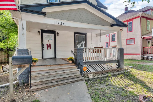 $159,900 | 1224 Southwest Garfield Avenue, Topeka, KS 66604