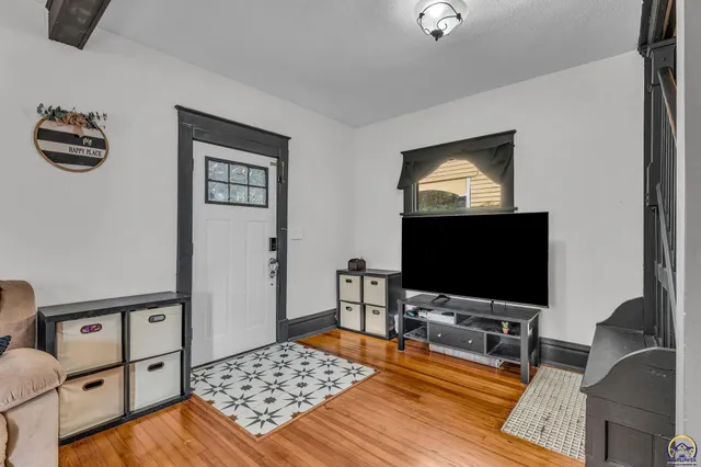 $159,900 | 1224 Southwest Garfield Avenue, Topeka, KS 66604