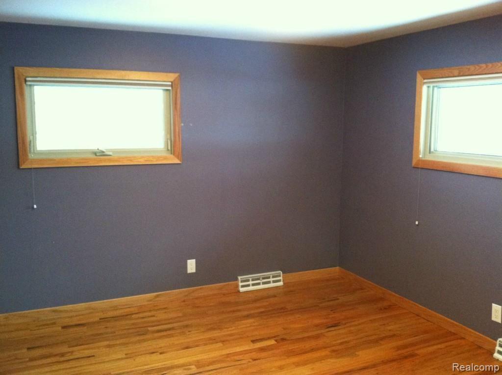 1933 Dunmore Road Ann Arbor, MI 48103 - Photo 8 of 25 1933 Dunmore 8.jpg