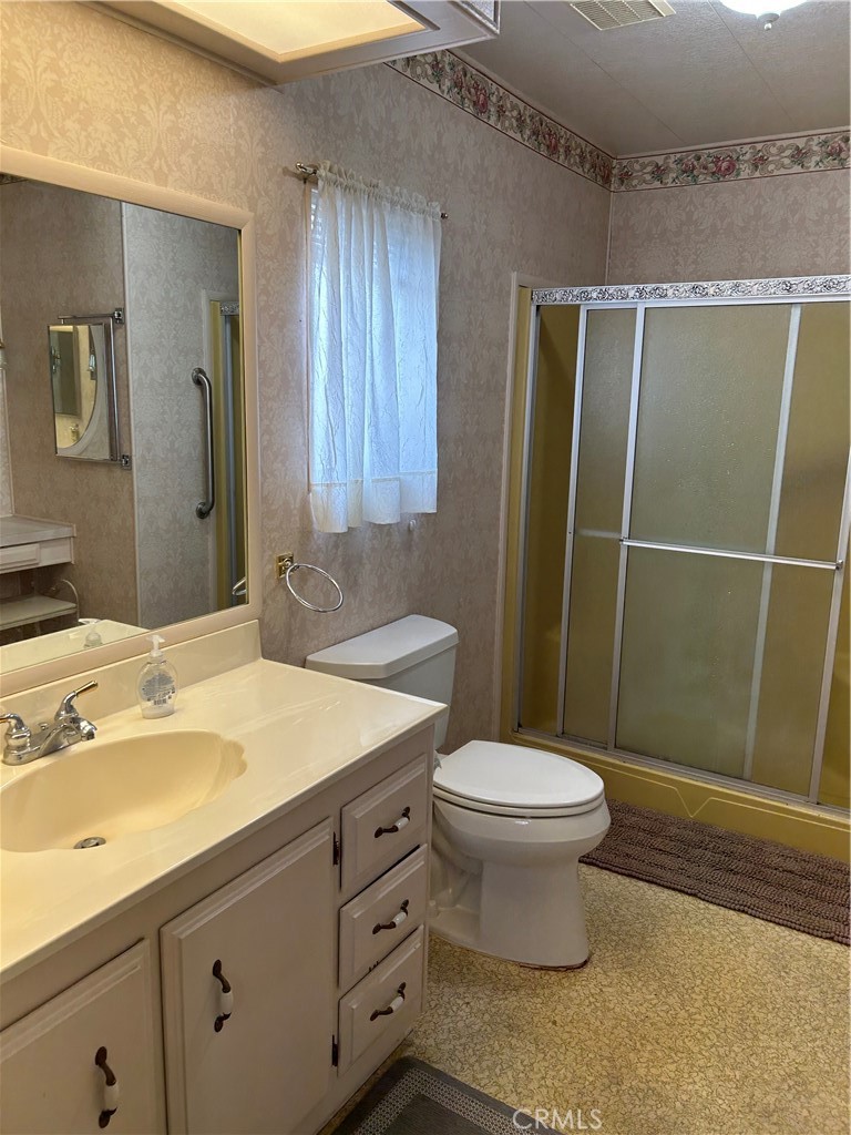 9800 Base Line Road, Unit 70 Alta Loma, CA 91701 - Photo 18 of 27 Master Bathroom