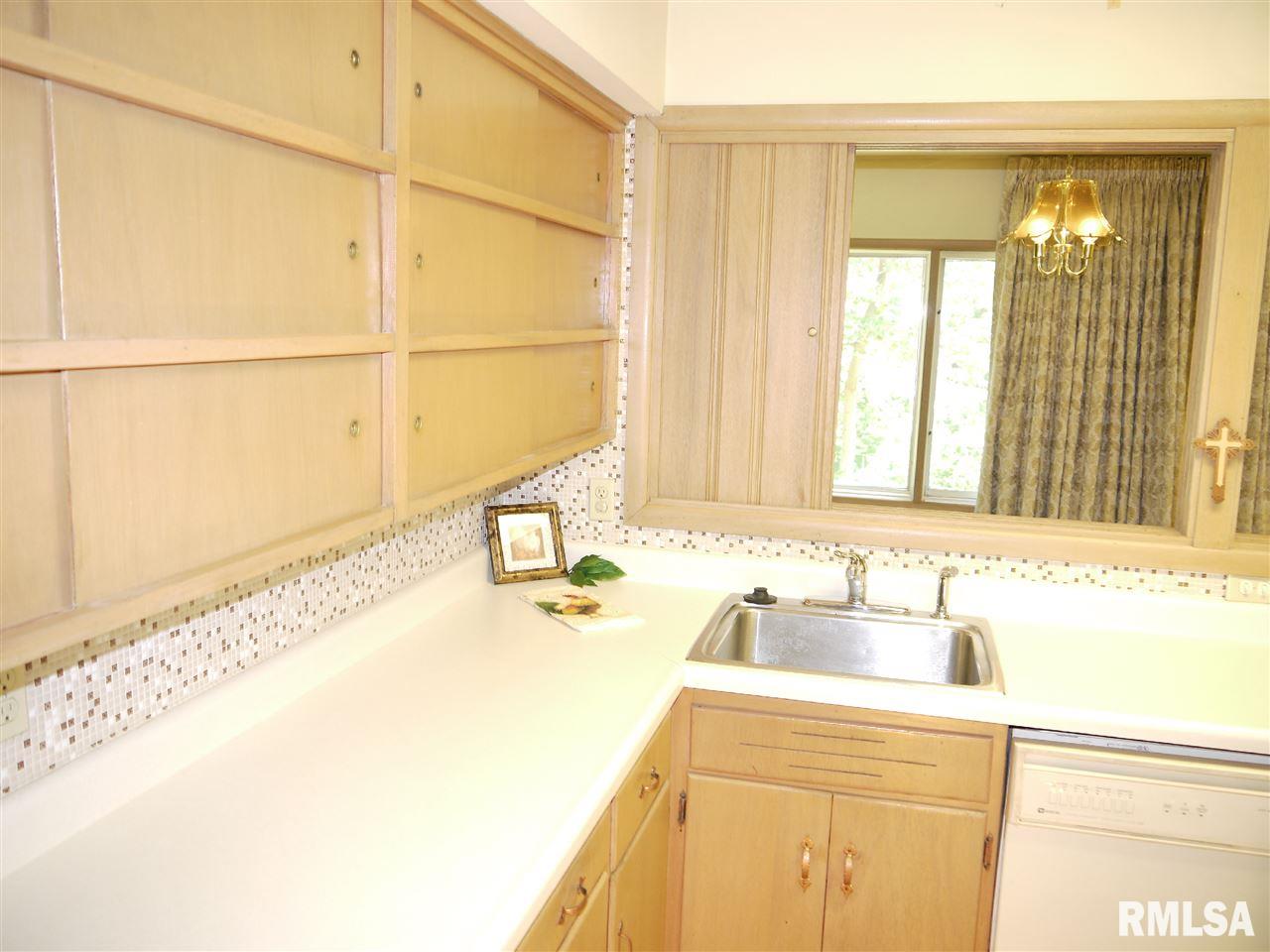 4115 Rodeo Road Davenport, IA 52806 - Photo 12 of 24 Gallery Image 12