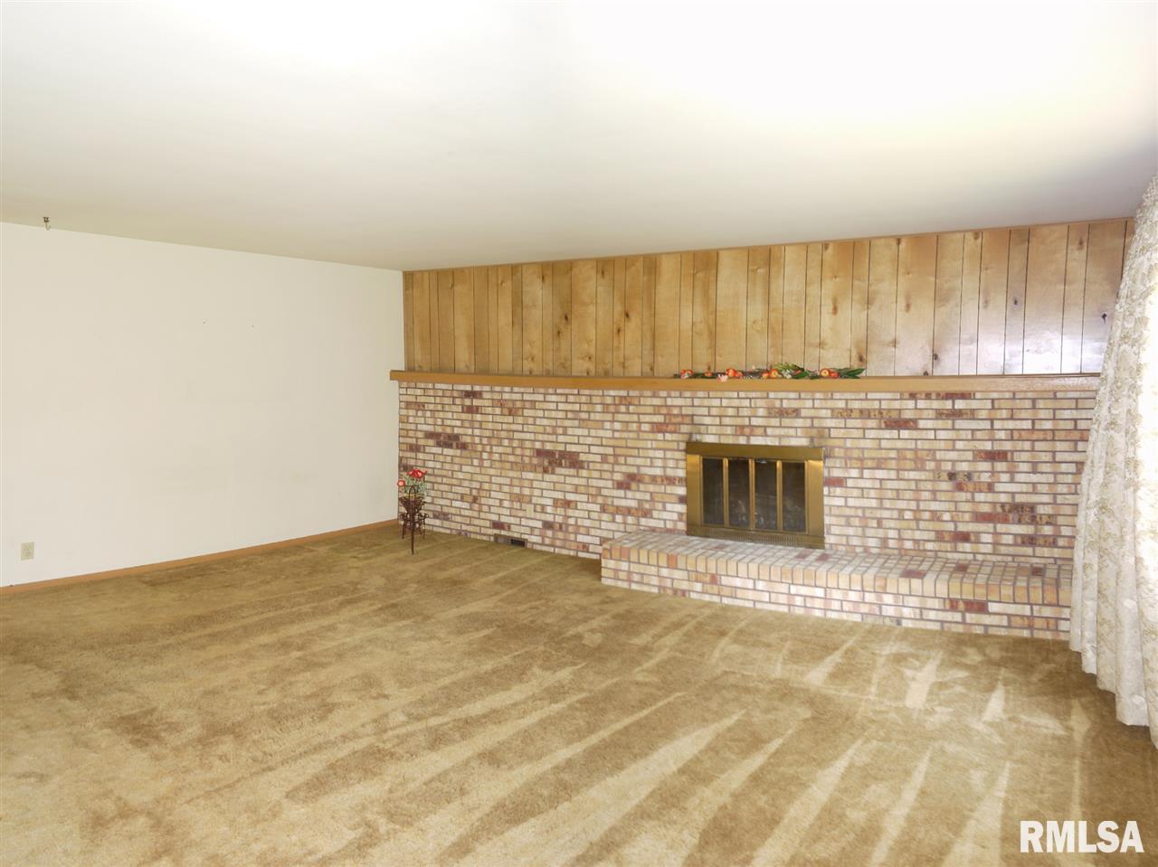 4115 Rodeo Road Davenport, IA 52806 - Photo 4 of 24 Gallery Image 4