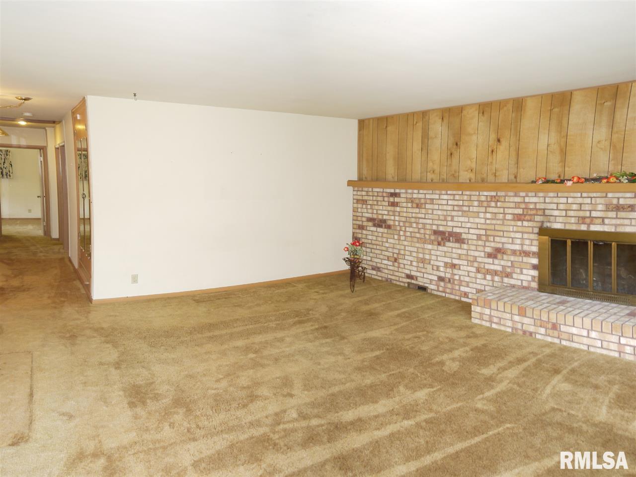 4115 Rodeo Road Davenport, IA 52806 - Photo 5 of 24 Gallery Image 5