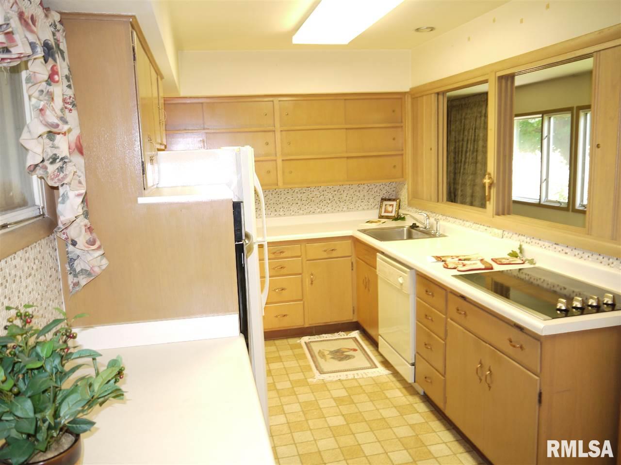 4115 Rodeo Road Davenport, IA 52806 - Photo 9 of 24 Gallery Image 9