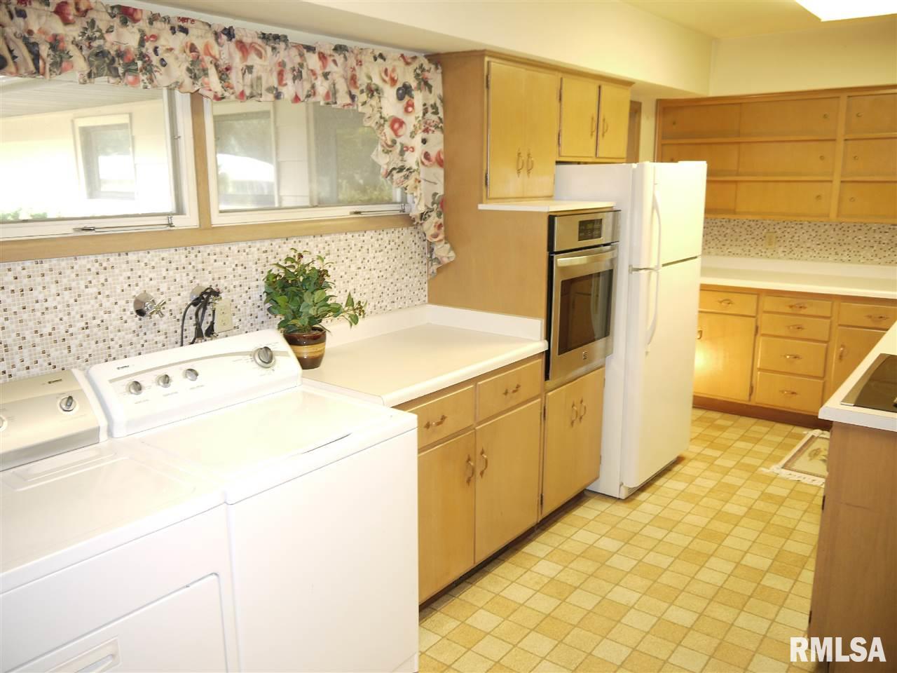 4115 Rodeo Road Davenport, IA 52806 - Photo 10 of 24 Gallery Image 10