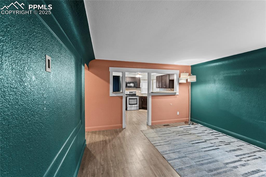 917 East Cimarron Street Colorado Springs, CO 80903 - Photo 4 of 26