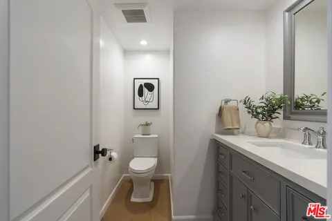 $1,149,000 | 11690 Montana Avenue, Unit 201, Los Angeles, CA 90049