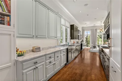 $1,650,000 | 25 Versailles Boulevard, New Orleans, LA 70125