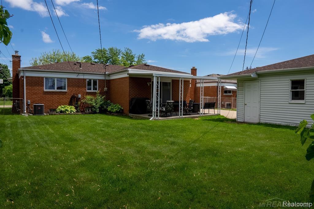 32819 Bunert Road Warren, MI 48088 - Photo 4 of 24 50106563-3.JPG