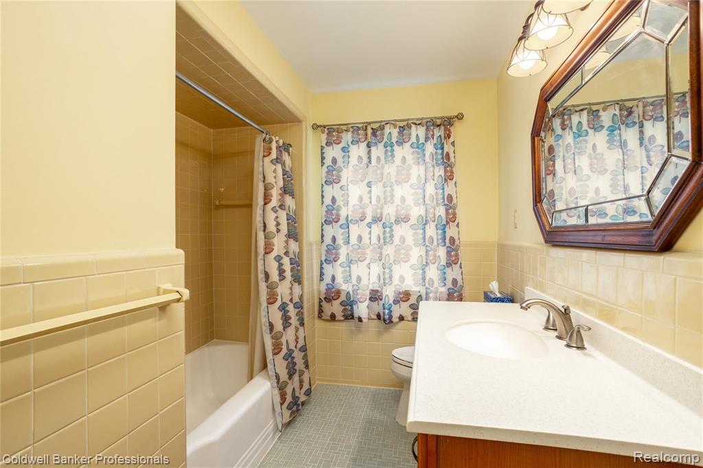 401 Barclay Grosse Pointe, MI 48236 - Photo 15 of 39