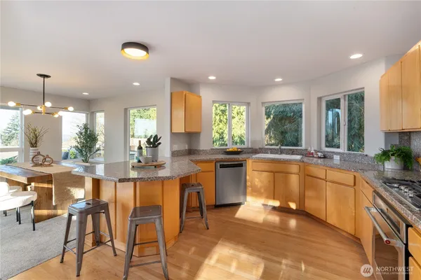 $1,100,000 | 1033 West Mukilteo Boulevard, Everett, WA 98203