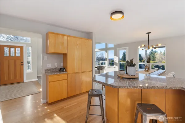 $1,100,000 | 1033 West Mukilteo Boulevard, Everett, WA 98203