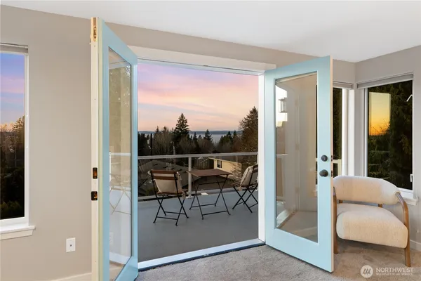 $1,100,000 | 1033 West Mukilteo Boulevard, Everett, WA 98203