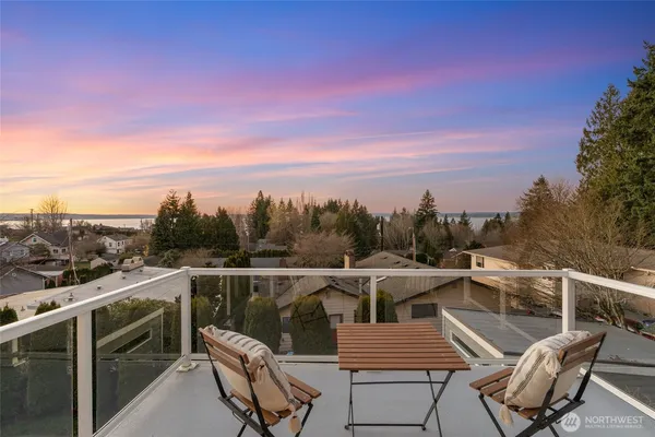 $1,100,000 | 1033 West Mukilteo Boulevard, Everett, WA 98203