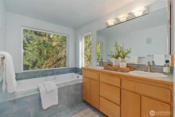 $1,100,000 | 1033 West Mukilteo Boulevard, Everett, WA 98203