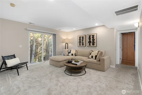 $1,100,000 | 1033 West Mukilteo Boulevard, Everett, WA 98203