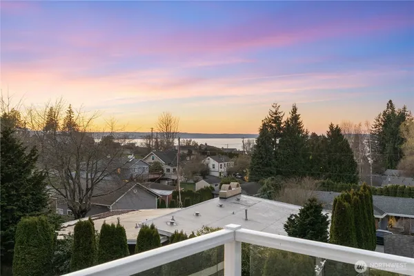 $1,100,000 | 1033 West Mukilteo Boulevard, Everett, WA 98203