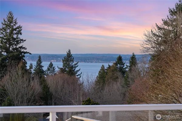 $1,100,000 | 1033 West Mukilteo Boulevard, Everett, WA 98203