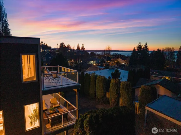 $1,100,000 | 1033 West Mukilteo Boulevard, Everett, WA 98203