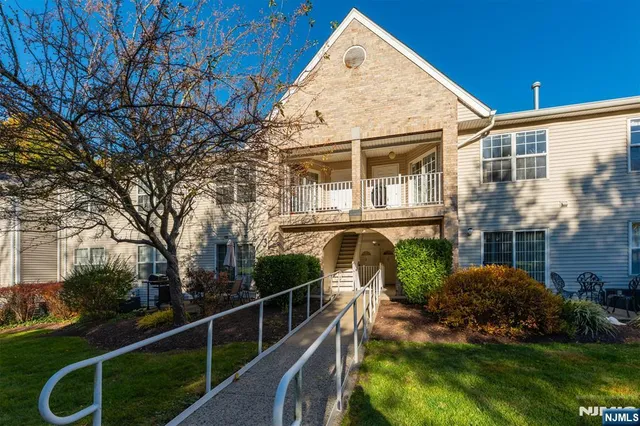 $385,000 | 11 Parkside Court, Wayne, NJ 07470