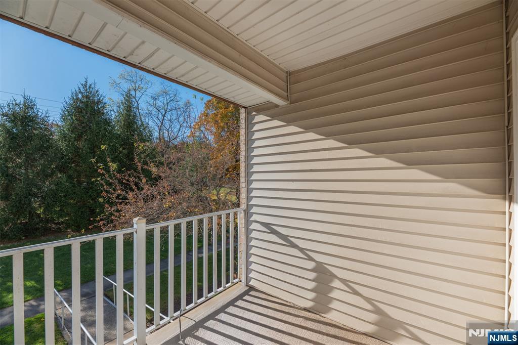 11 Parkside Court Wayne, NJ 07470 - Photo 5 of 22 a view of a wooden fence