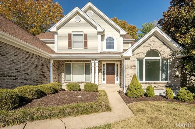 $715,000 | 1324 Riverdale Circle, Chesterfield, MO 63005
