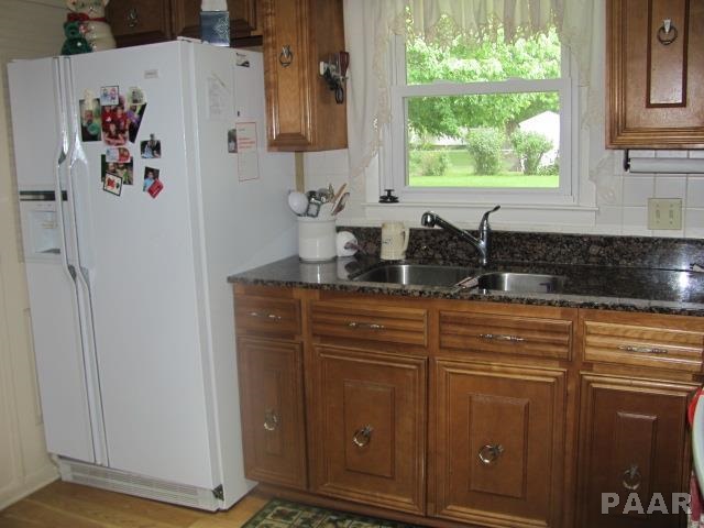 147 Harvester Road Canton, IL 61520 - Photo 7 of 18 Gallery Image 7