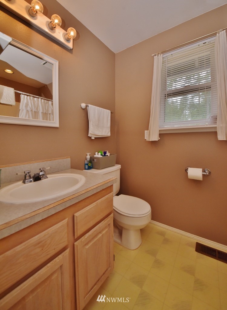 1252 Southwest Station Circle Road Port Orchard, WA 98367 - Photo 17 of 25 Gallery Image 17