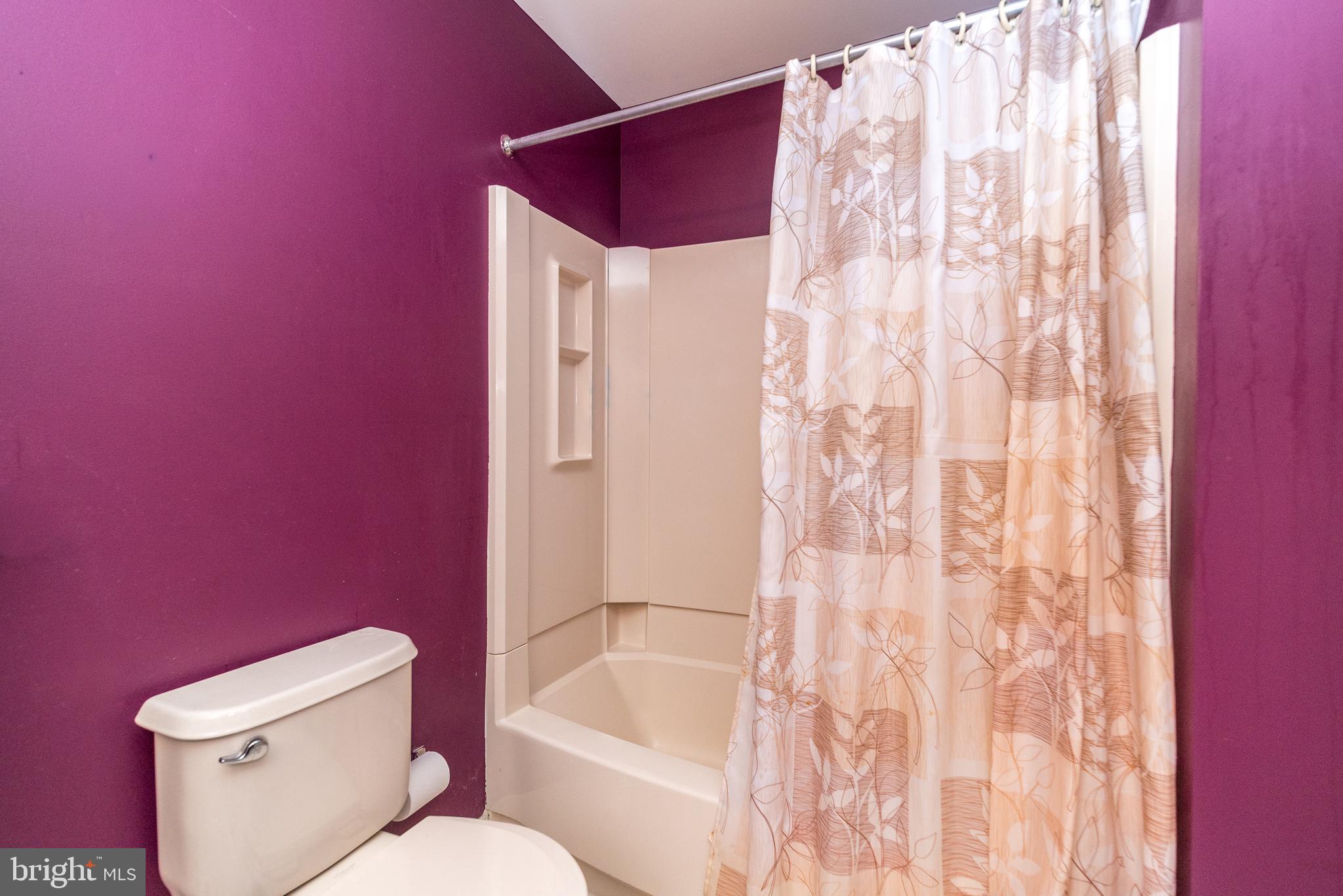 201 Summer Ridge Circle Chalfont, PA 18914 - Photo 67 of 94 2nd level full hall bath