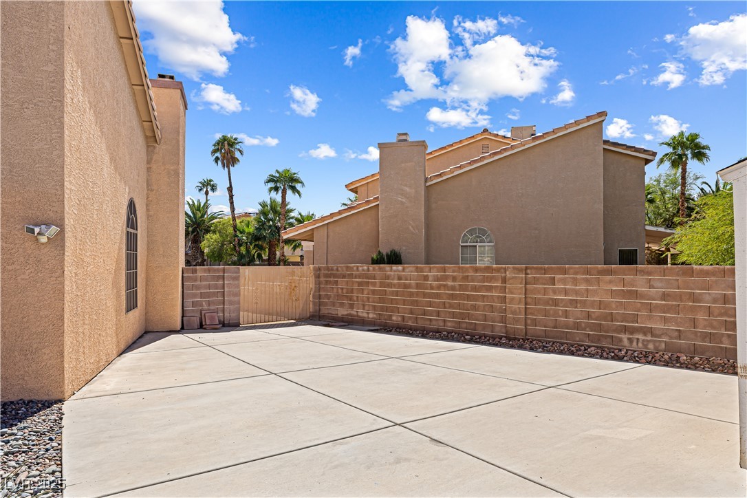 914 Crowfoot Henderson, NV 89014 - Photo 40 of 49 6-ft Gate RV parking