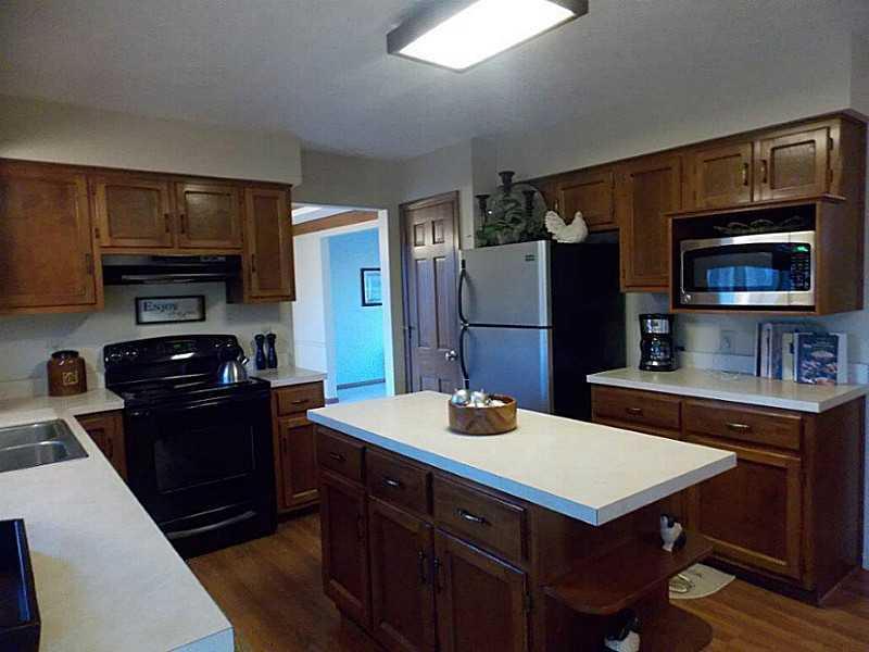 827 Bennett Road Carmel, IN 46032 - Photo 5 of 19