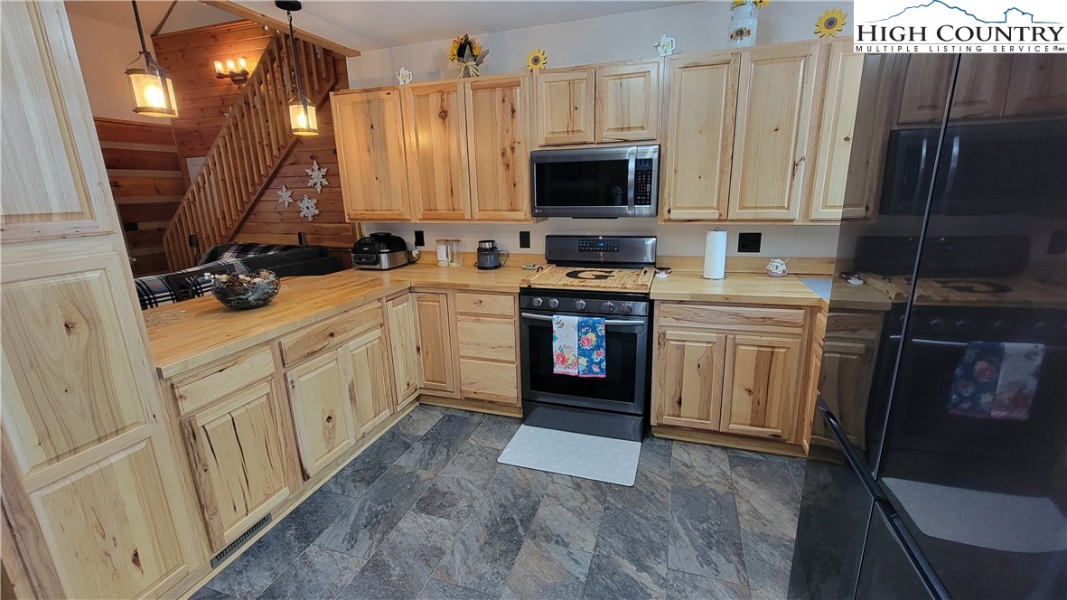 156 Tenessias Way Boone, NC 28607 - Photo 7 of 29