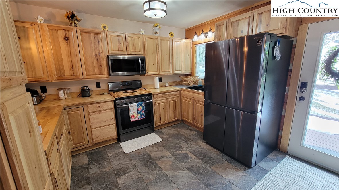 156 Tenessias Way Boone, NC 28607 - Photo 8 of 29