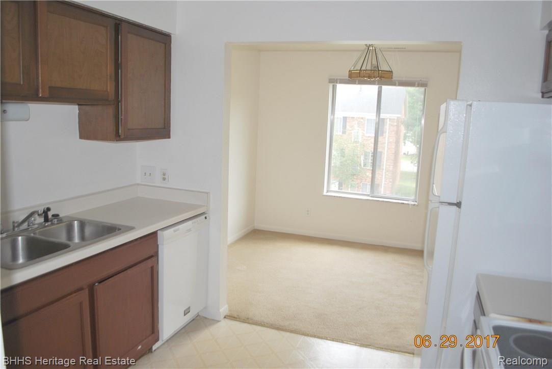 507 West Highland Road, Unit 10 Howell, MI 48843 - Photo 12 of 20 DSC_0014.JPG