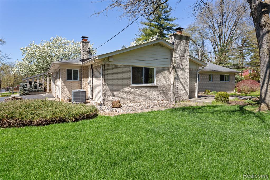 25826 Farmington Road Farmington Hills, MI 48336 - Photo 41 of 43