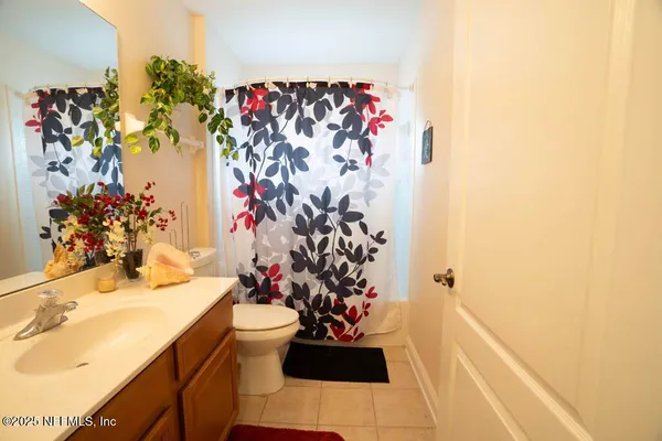 an empty room with closet and mirror