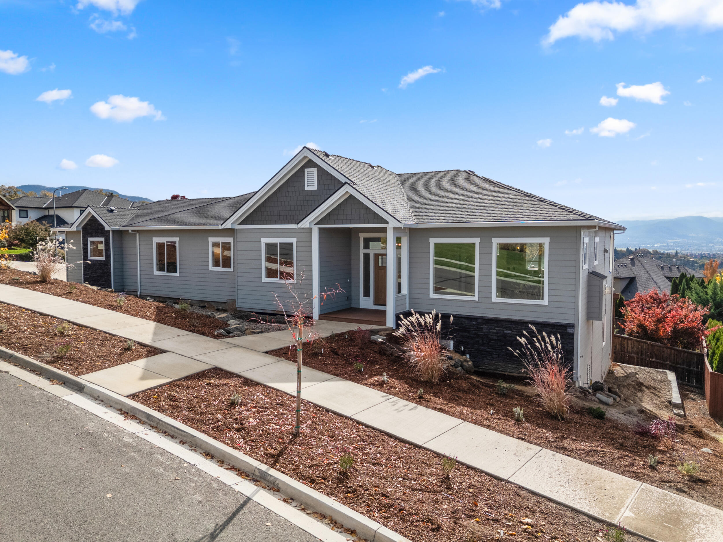 4260 Falcon Ridge Terrace Medford, OR 97504 - Photo 2 of 46