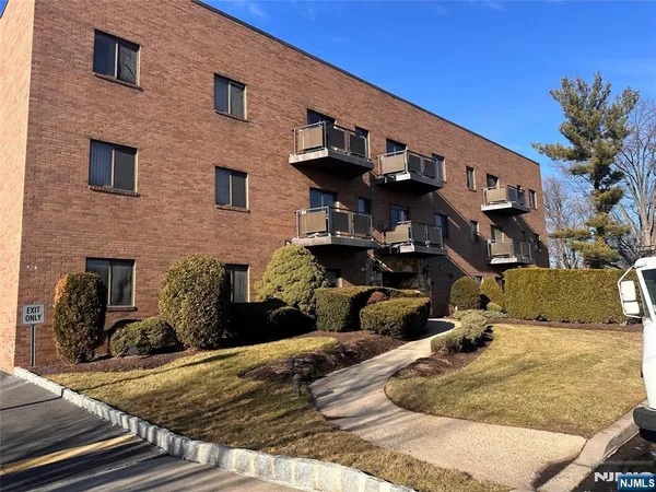 $305,000 | 279 Clark Street, Unit C3, Hackensack, NJ 07601