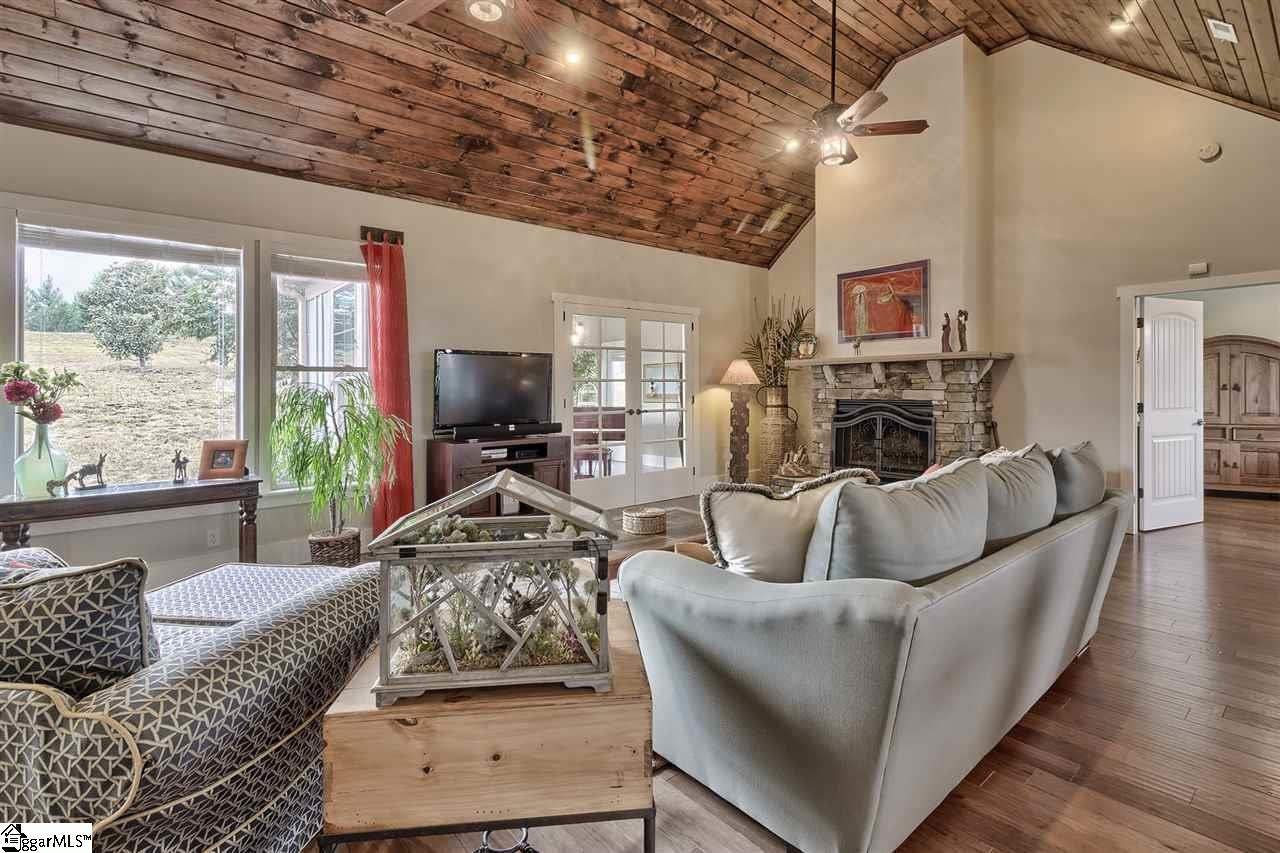 165 Page Road Campobello, SC 29322 - Photo 10 of 36