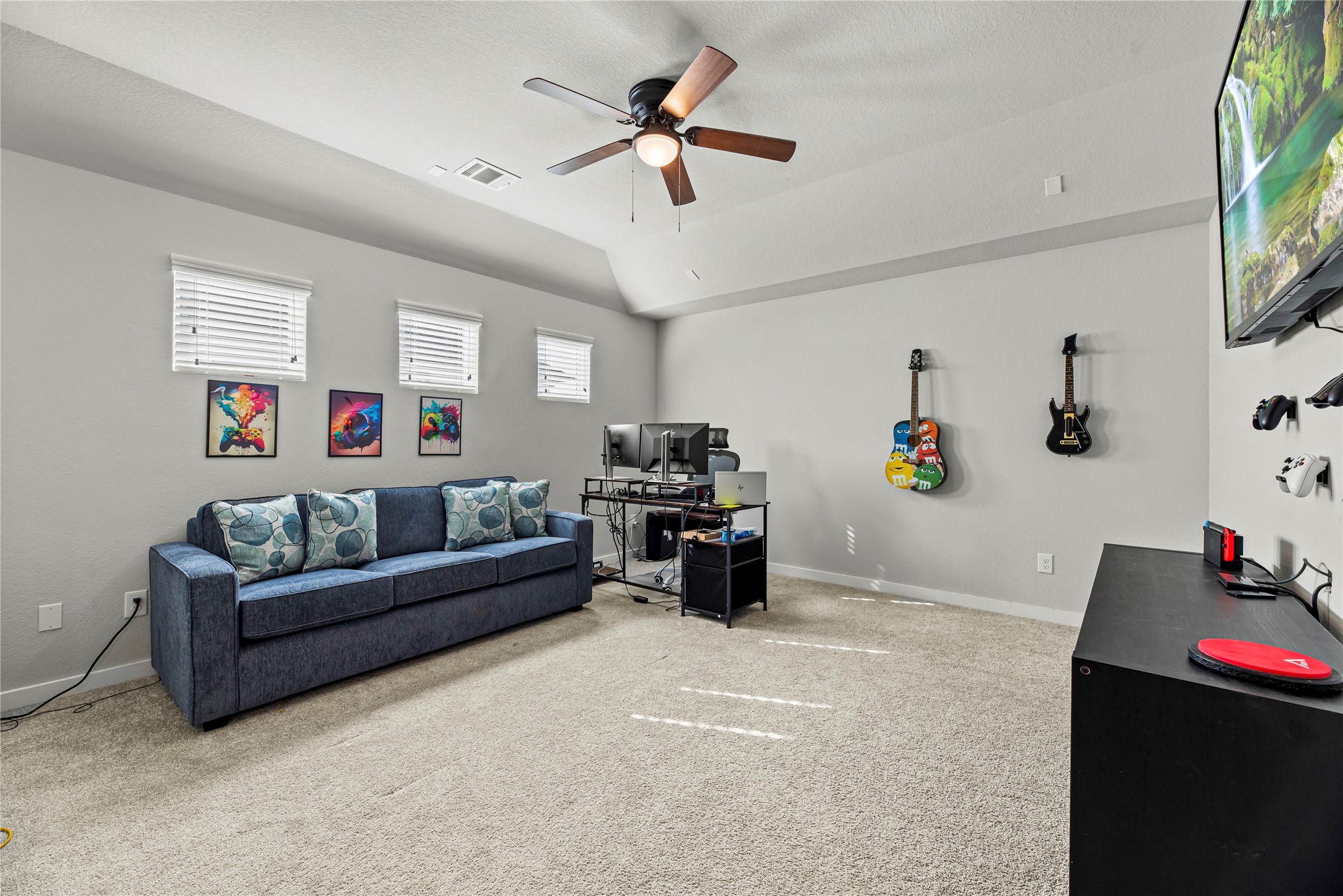 1600 Del Sol Rdg Lane Katy, TX 77493 - Photo 15 of 28 a living room with furniture and a flat screen tv