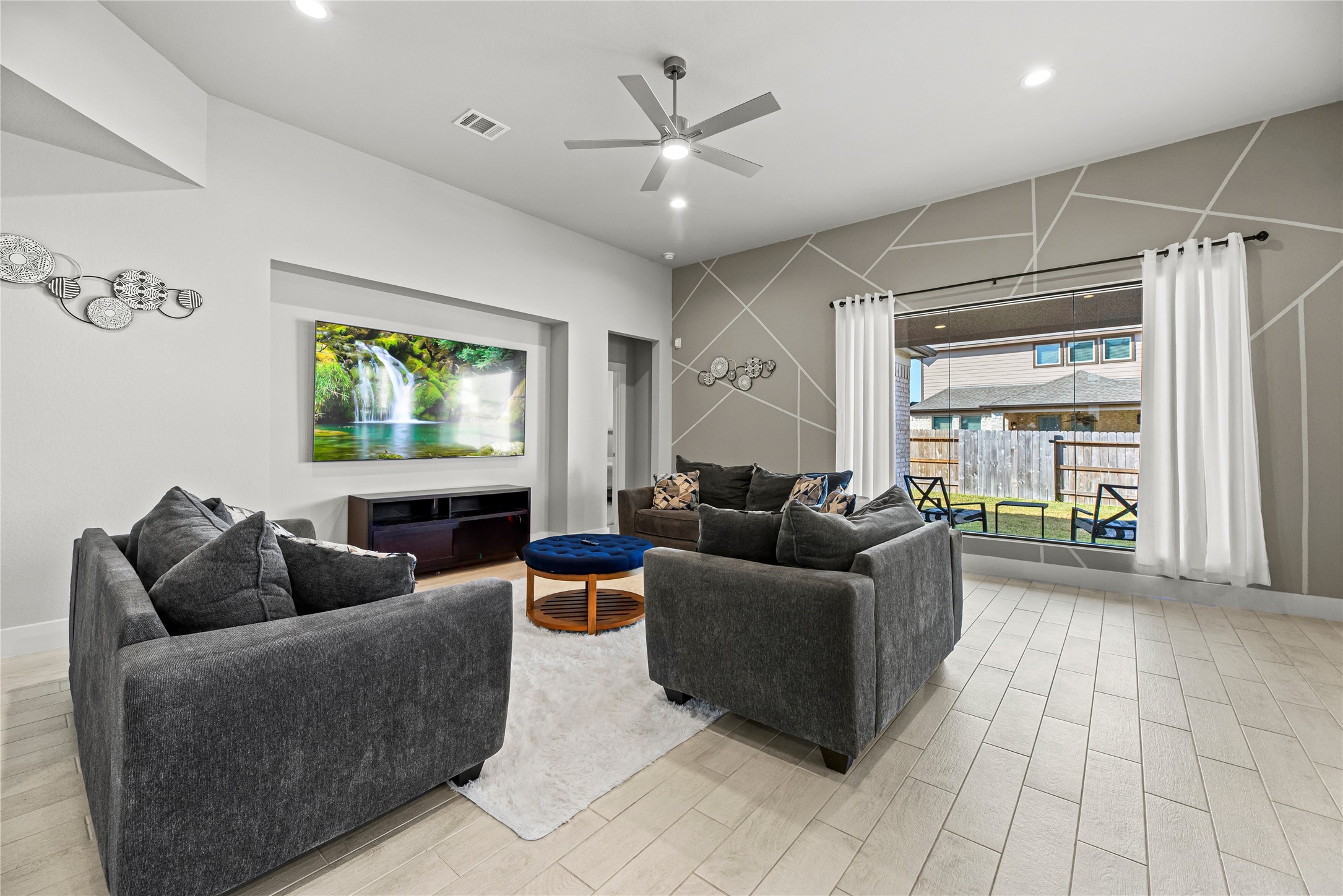 1600 Del Sol Rdg Lane Katy, TX 77493 - Photo 8 of 28 a living room with furniture and a large window