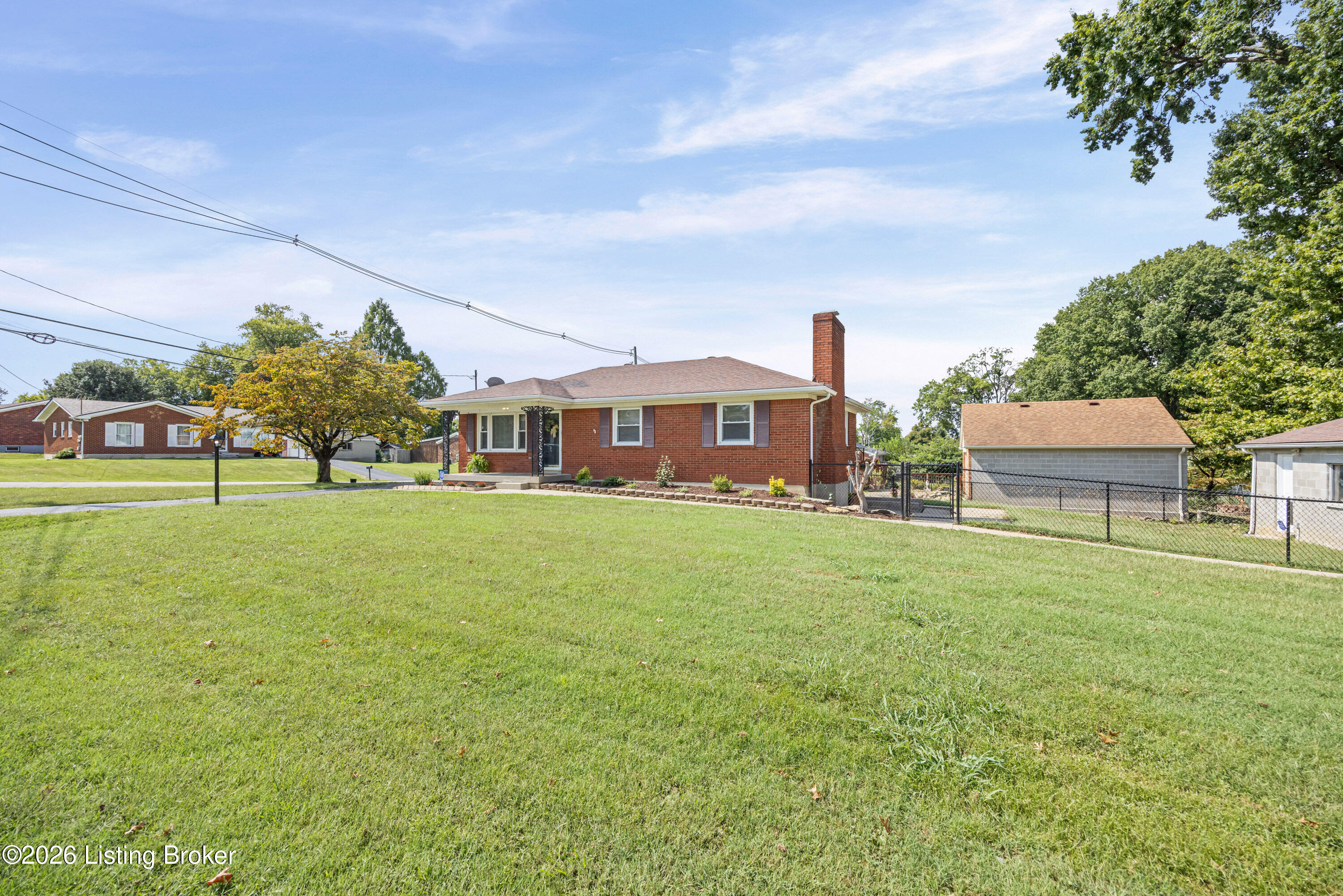 6908 Ledgerock Road Louisville, KY 40219 - Photo 5 of 32 004