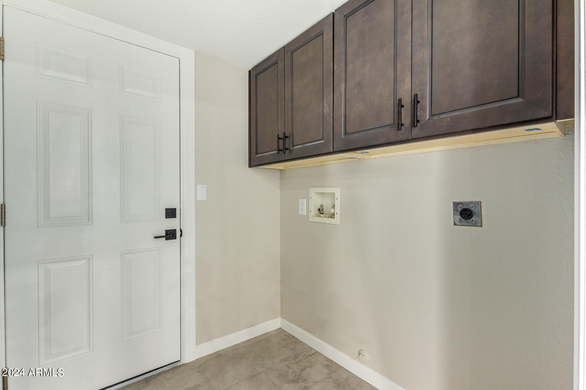 1734 West Banff Ln. Phoenix, AZ 85023 - Photo 26 of 44 a view of cabinets