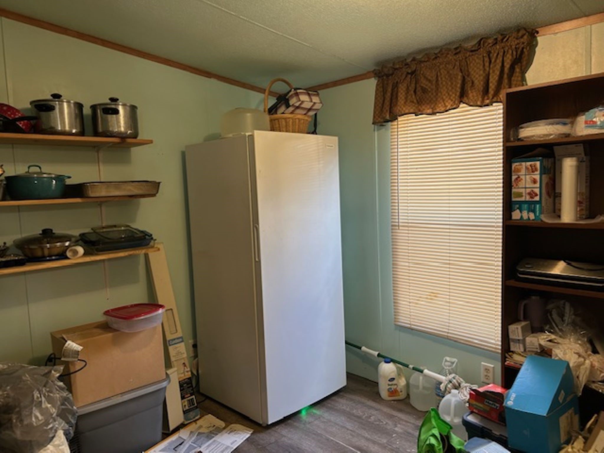 30996 Strathmore Road Waller, TX 77484 - Photo 13 of 20 a living room with furniture and a window