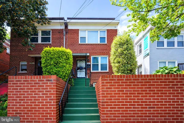$525,000 | 3935 Clay Place Northeast, Washington, DC 20019